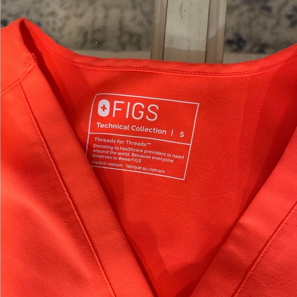 Fiery Coral Figs Scrub Set (Sm/Sm Tall) - Picture 4 of 10